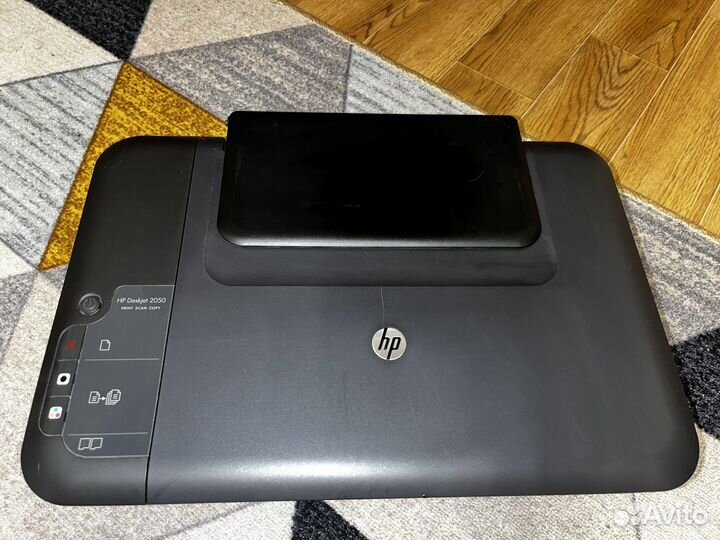 Цветной струйный принтер HP Deskjet 2050