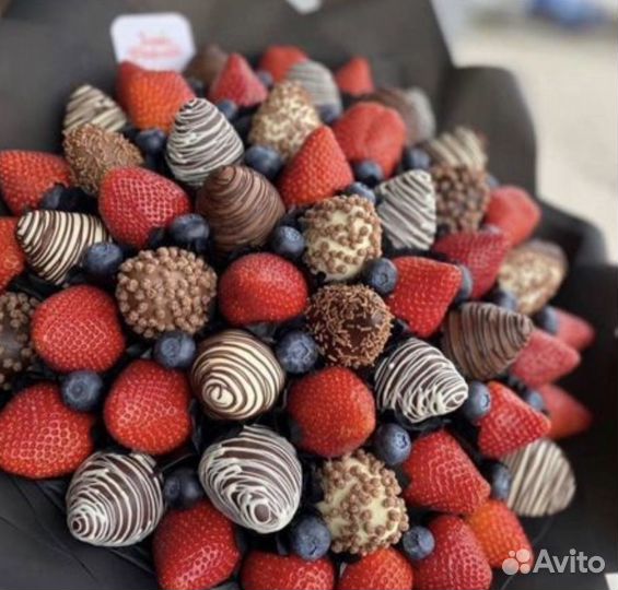 Клубника в шоколаде букеты