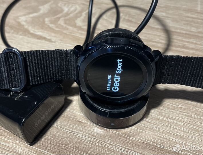 Смарт-часы Samsung Gear Sport