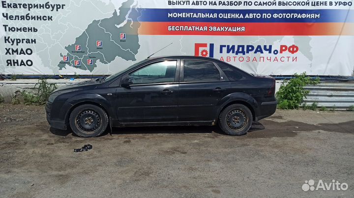 Накладка стекла заднего правого Ford Focus 2 17484