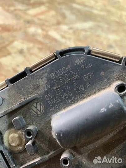 Мотор дворников передний правый Volkswagen Golf