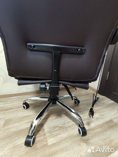 Компьютерное офисное кресло руководителя массаж