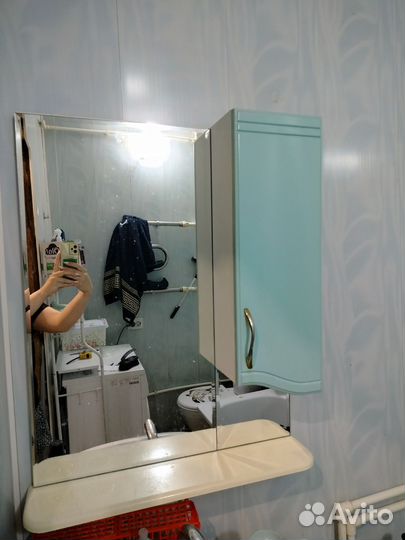 Шкаф с зеркалом в ванную
