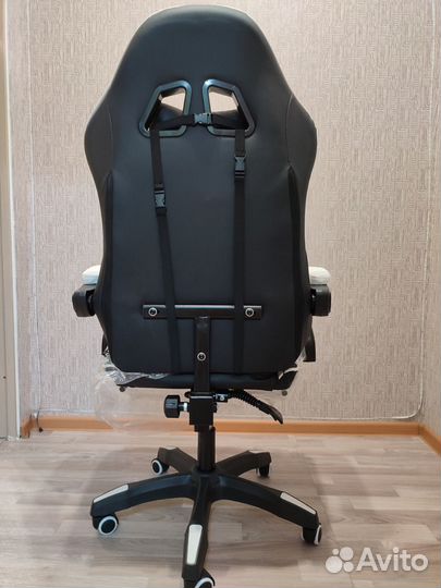 Компьютерное кресло игровое с массажем. Новое