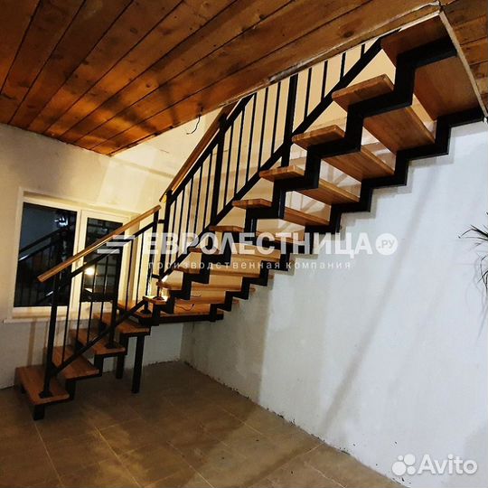 Лестница на металлокаркасе