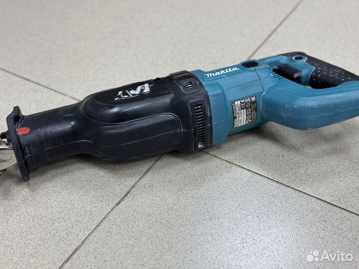 Сабельная пила Makita JR 3070 CT