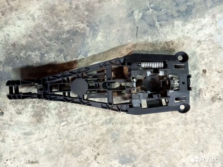 Крепление ручки двери передней левой Opel Astra J