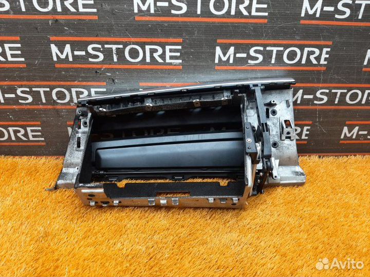 Бардачок Bmw X6 E71 N63B44A 2009