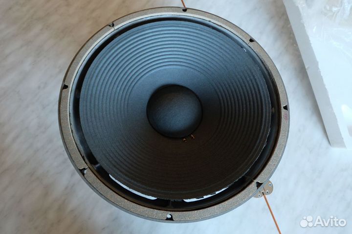 Динамик JBL 2215b