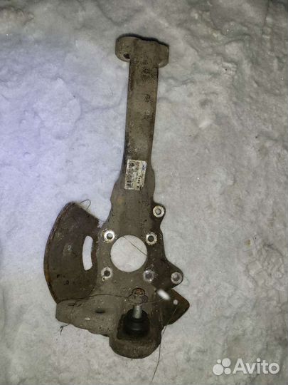 Кулак поворотный правый левый Kia Quoris