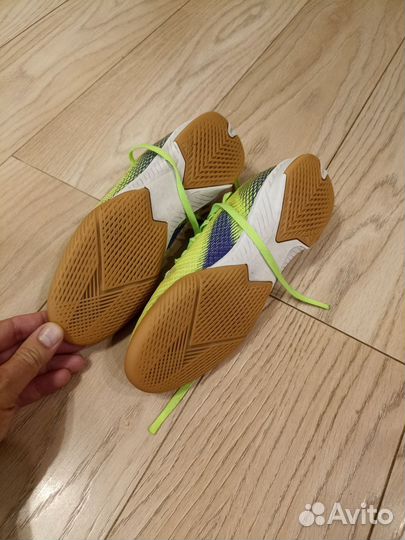 Футбольные бутсы adidas
