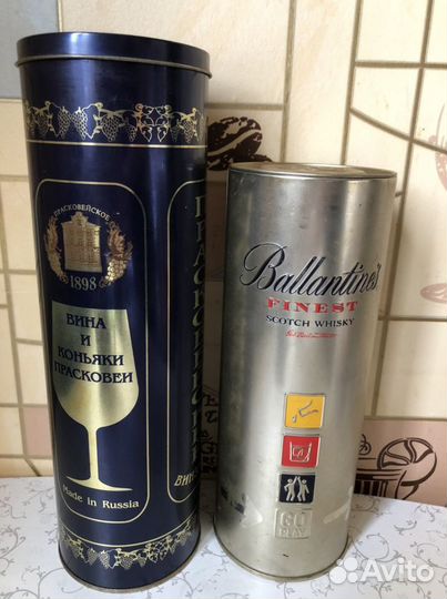 Сувенирные металлические коробки от бутылок