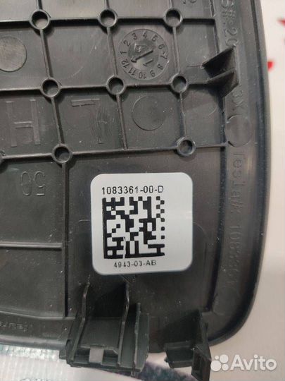 Накладка боковая торпеды Tesla Model Y 2021