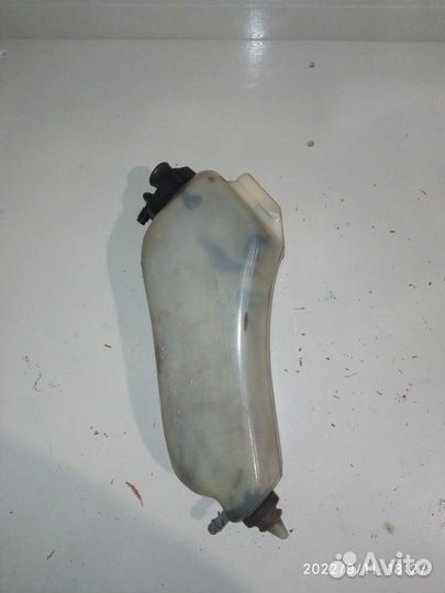 Бачок гидросистемы mercedes 124