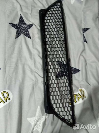 Решетка в бампер рено логан