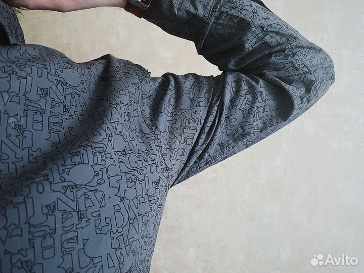 Мужская рубашка с буквами паттерн