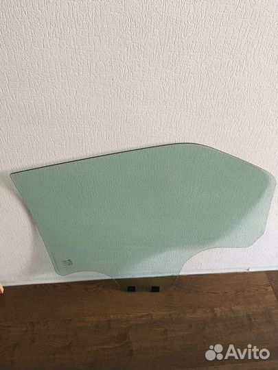 Стекло Рено Логан задней правой двери (оригинал)