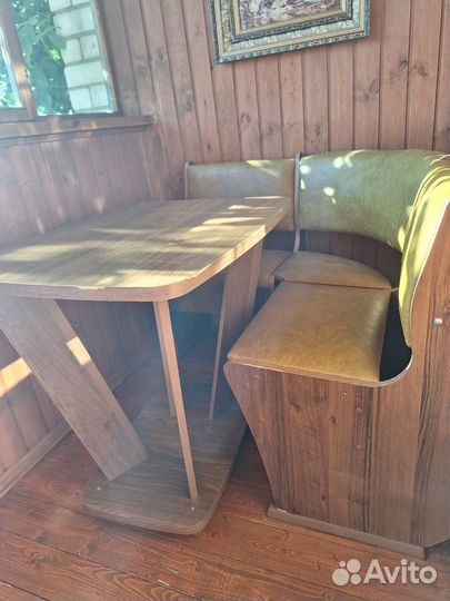 Кухонный угловой диванчик со столом