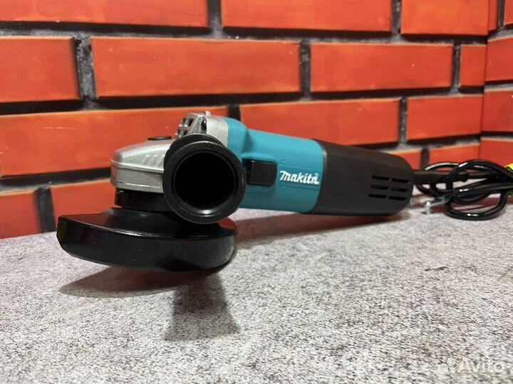 Ушм Болгарка Makita 9555N