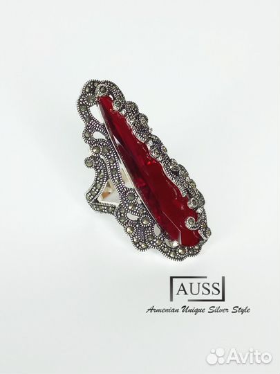 Серебряное кольцо с гранатом