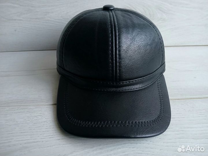 Мужская кожаная кепка утеплённая