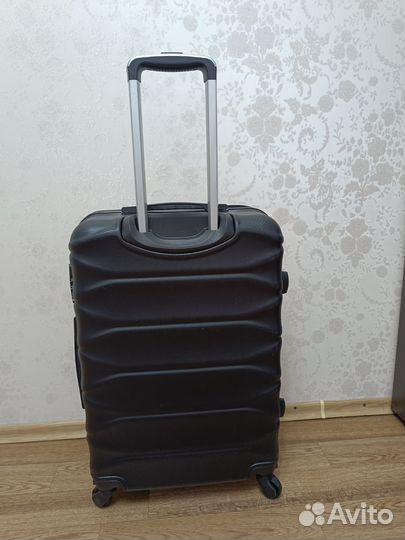 Чемодан на колесах большой