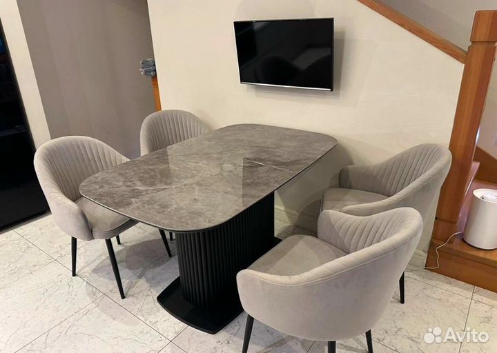 Стол из керамогранита