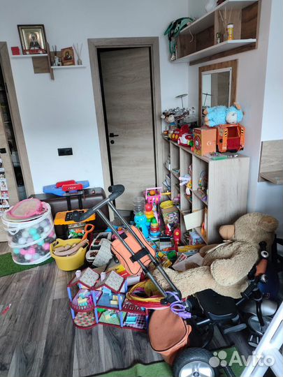 Целая комната детских музыкальных игрушек