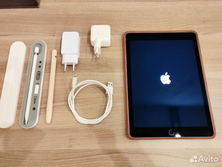 Планшет Apple iPad Pro 9.7 (А1673 ) с комплектом