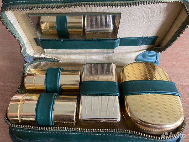 Винтажный несессер и набалдашник на передачу