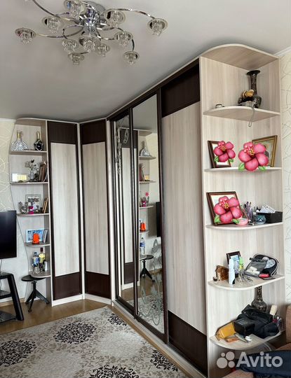 Угловой шкаф