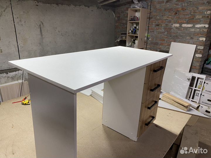 Письменный стол