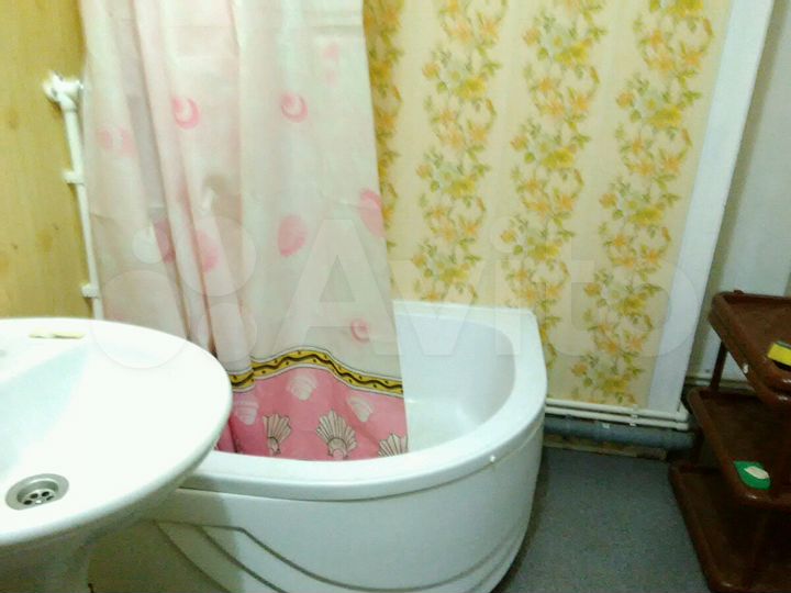 Комната 40 м² в 4-к., 1/2 эт.