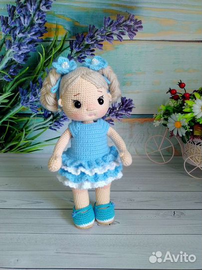 Кукла ручной работы с нарядами