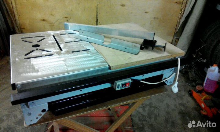 Стол-верстак для работы с электроинструментом