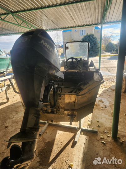 Лодка с мотором