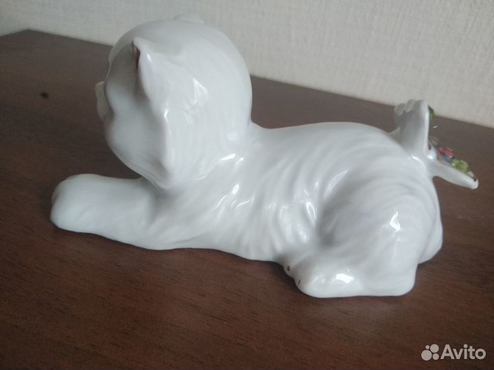 Котёнок из фарфора