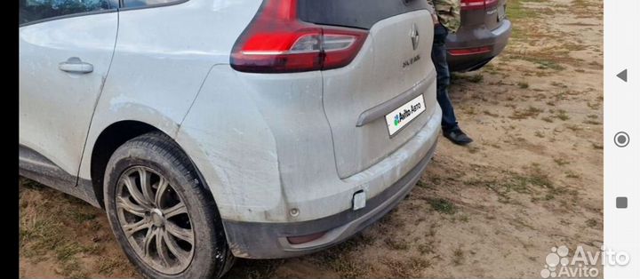 Задний бампер Renault grand scenic 4