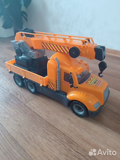 Подъемный кран игрушка