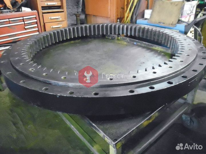 Опорно-поворотный круг Komatsu PC350LC-7