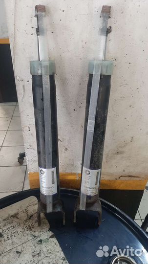 Амортизатор задний Jeep Grand Cherokee wk2