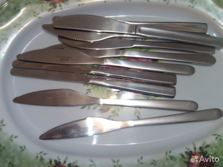 Набор из ложек и вилок с ножами
