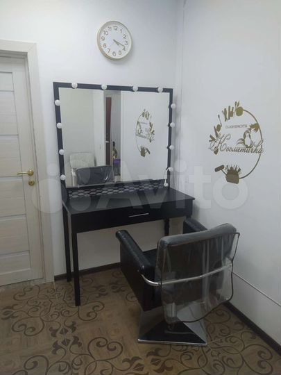 Рабочее место визажиста или бровиста