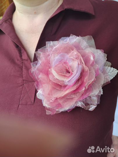 Брошь ручной работы цветок