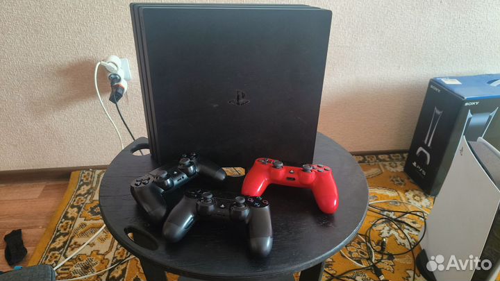 Игровая приставка ps4 pro+2 джойстика