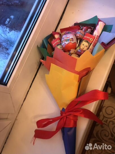 Маленький букет детям, сделана из цветной бумаги)