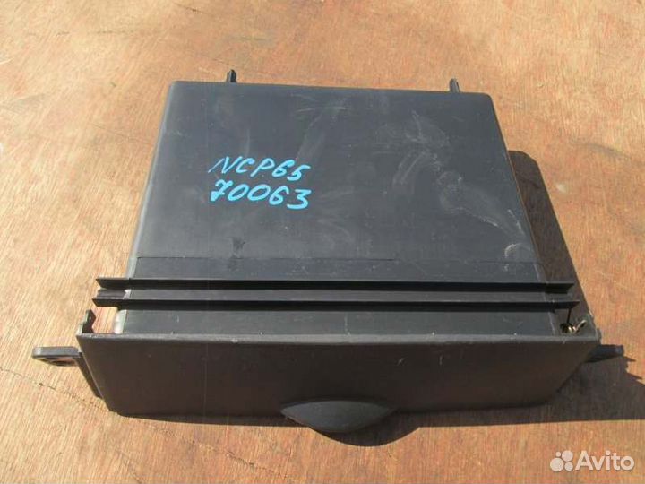 Бардачок Toyota Ist NCP65 1NZ-FE 2004/5