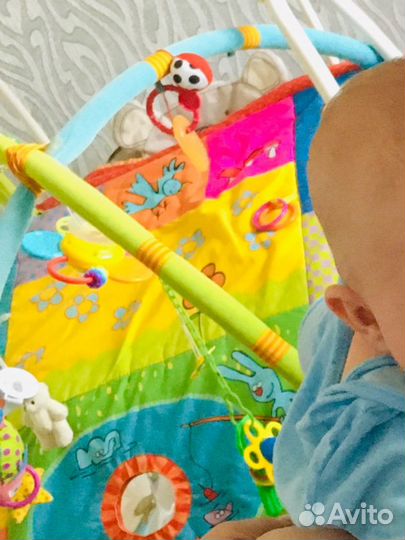 Развивающий коврик большой и игрушки, погремушки