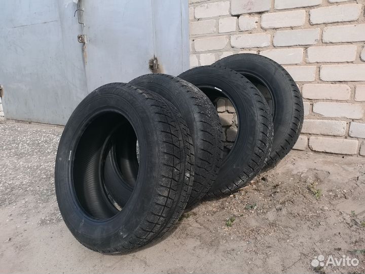 Bridgestone Blizzak Revo GZ 215/60 R17 96S