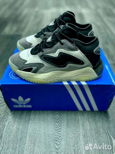 Кроссовки Adidas